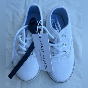NWT Janie and Jake twill sneaker